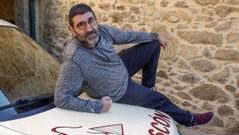 Pedro Garc�a Espasand�n en su casa de A Cabana, donde pasa el confinamiento por el COVID-19