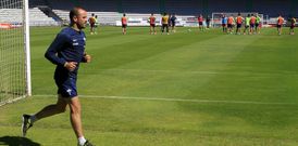 Jonatan Aspas sigue entrenando al margen del grupo y es una seria duda para jugar en Reus. 