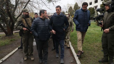 El presidente del Gobierno, Pedro S�nchez, en su visita este jueves a la ciudad de Borodianka, en Ucrania.