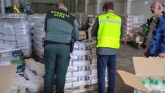 La Guardia Civil y Sanidad Vegetal de la Xunta de intervienen cerca de cuatro toneladas de fitosanitarios en Santa Comba