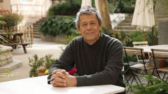 anagrama.El escritor franc�s Emmanuele Carr�re presenta estos d�as su �ltimo libro,��Kolj�s�