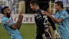 Dituro celebra el gol, de campo a campo, anotado con el Bol�var ante San Jos�.