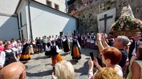 Otro momento del baile celebrado ante la imagen la Virgen