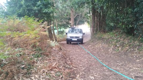 El veh�culo fue remolcado con un cabrestante hasta la zona de uno de los aparcamientos de la playa vicedense