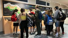 Alumnos de un instituto de Cambre visitaron el museo de geolog�a de Quiroga dentro de las rutas did�cticas de Proxectoterra