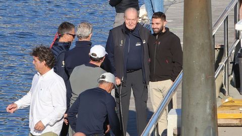 Juan Carlos I se fotografi en el pantaln del puerto deportivo de Sanxenxo