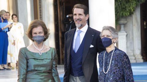 La reina Sofa junto a su hermana, la princesa Irene y su hijo Pablo de Grecia