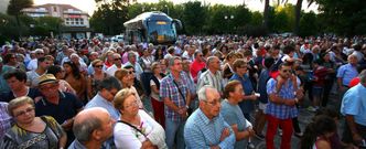 La afluencia de p�blico fue importante. La empresa reparti� libros informativos, y a las 13.30 horas ya hab�a entregado 1.500 unidades.