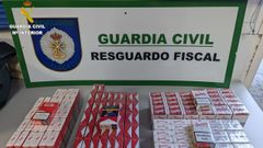 La Guardia Civil incaut 136 cajetillas de tabaco sin marcas fiscales en un local de Aguio el ao pasado.