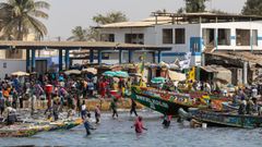 Imagen del puerto de Bargny (Senegal), desde donde miles de personas emprenden cada a�o una peligrosa ruta migratoria hacia Canarias.