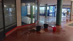 Goteras en las Galer&iacute;as Centrales de Ourense tras las &uacute;ltimas lluvias