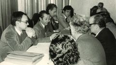 Jos� Rodr�guez, segundo por la izquierda, en una rueda de prensa en Lugo en los a�os setenta.