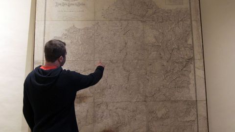 Un exemplar da primeira edici�n do mapa de Galicia de Font�n, exposto no pazo de Tor, en Monforte, nunha imaxe de arquivo.