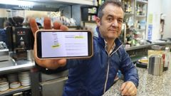 Jos� Cela, del restaurante Santiago de Lugo, explica que pas� de pagar 600 euros a casi 3.000