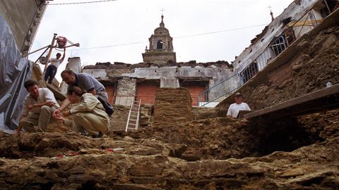 Excavacion arqueologica en el solar del Vicerreitorado de Lugo en el año 2000