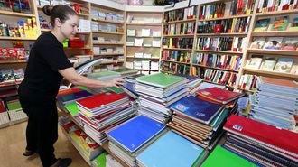 El material escolar tambin podr desgravarse, en la foto la librera Nobel, en Vilagarca