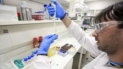 La Voz entra en el laboratorio que analiza la ropa y los cosm�ticos de grandes marcas