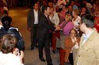 Feijoo estuvo acompa�ado en Cangas por el presidente de la Diputaci�n de Pontevedra.