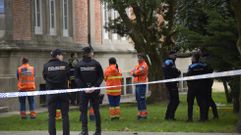 Despligue policial en la Alameda tras la aparición de un cuerpo al lado de uno de los edificios de la Diputación.