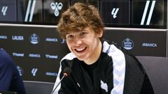 El jugador del Celta Fer L�pez, compareciendo en sala de prensa este martes.