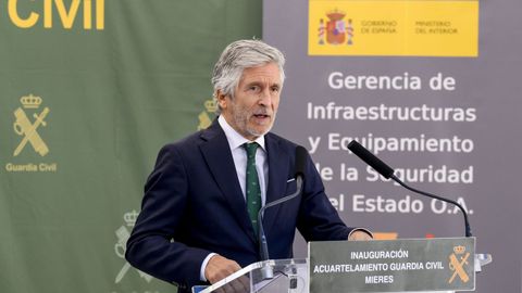 El ministro del Interior, Fernando Grande-Marlaska, durante la inauguraci�n del nuevo cuartel de la Guardia Civil de Mieres (Asturias)