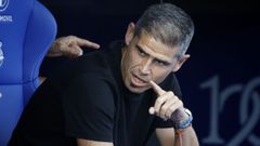 Antonio Hidalgo, en el banquillo del Deportivo