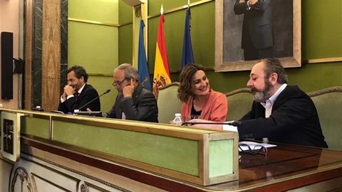 Entrega de la distinción de Hijo Predilecto de Oviedo a título póstumo al periodista Juan Cueto Alas