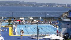 Imagen de archivo de la piscina exterior del club del mar de San Amaro