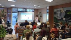 Charla sobre nutrici�n en la asociaci�n de vecinos As Termas.