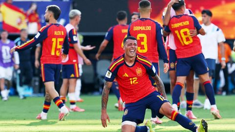Pedro Porro, llorando tras el pitido final del partido contra Argentina.