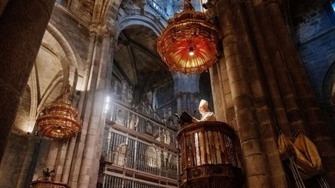 Las rejas y los plpitos de la catedral de san Martio de Ourense son obra de Juan Bautista Celma.