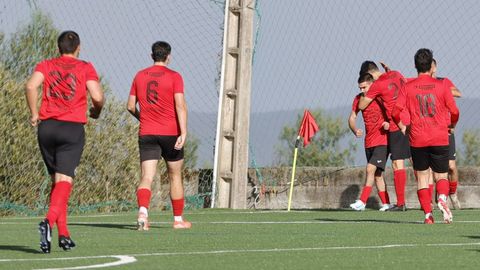 Los mariñanos celebran un gol contra el Casás en Boavista.
