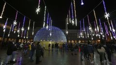 SE ENCIENDE EL ALUMBRADO NAVIDE�O .