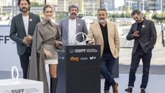 El director y guionista Alberto Rodr�guez, flanqueado por los actores �lvaro Morte y Alejandra Onieva y Eduard Fern�ndez y Manolo Solo.