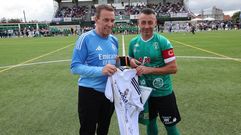 Paco Buyo y los veteranos del Real Madrid participaron en el homenaje a Doro, presidente y jugador del Xallas.
