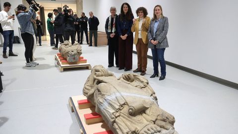 Las esculturas del prtico de la Gloria ya estn en Santiago