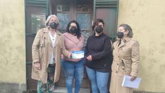 La alcaldesa de Guitiriz, Marisol Morandeira, con miembros de Envaco y responsables de negocios adheridos a la plataforma