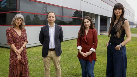Pilar Castellanos, investigadora de antropolog�a nutricional; Alfonso Vidal, jefe del servicio de endocrinolog�a del CHUAC; Ux�a Rodr�guez, presidenta del Codinugal; Estefan�a Dans, dietista-nutricionista cl�nica especializada en dieta vegetariana