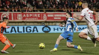 David Mella, en la jugada del penalti en el Cultural-D&eacute;por.
