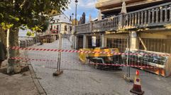 Recuperando la fuente bajo la praza Maior. La reforma comenz� con la demolici�n del local de una antigua pasteler�a ubicada bajo la plaza. El local tapa el acceso a la fuente que hist�ricamente hubo en ese espacio y que se pondr� en valor. 