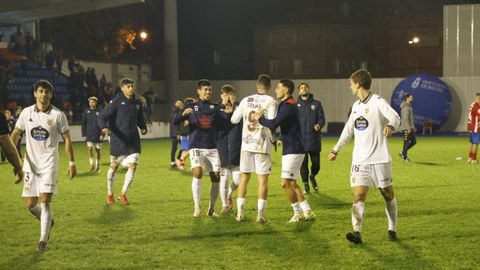 Los jugadores del Pontevedra celebrando la victoria en los penaltis,