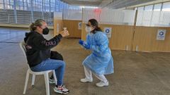 El punto de test de ant�genos con cita del recinto ferial de Pontevedra es uno de los tres que siguen operativos en el �rea sanitaria