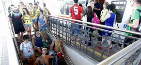 La Festa da Auga de Vilagarc�a abarrot� los trenes y lleno la estaci�n de Santiago.