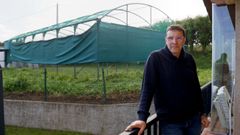 La casa de Jes�s est� pegada a la jaula de vuelo del Centro de Recuperaci�n de Fauna Salvaje de Oleiros.