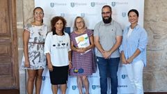 Juli�n Bustelo, con integrantes de Agadea y representantes municipales