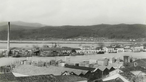 Imagen antigua de las instalaciones de Finsa en Padrón, en la desembocadura de los ríos Ulla y Sar