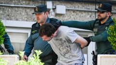 Uno de los detenidos por el triple crimen de Chiloeches (Guadalajara) sale de la Comandancia de la Guardia Civil para pasar a disposici�n judicial. 