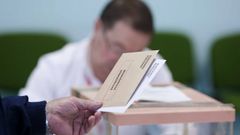 As papeletas e os sobres para elixir deputados e senadores son de distinta cor
