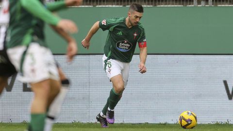 Heber, con el brazalete de capit�n en un partido de la pasada campa�a en el Racing Club Ferrol.