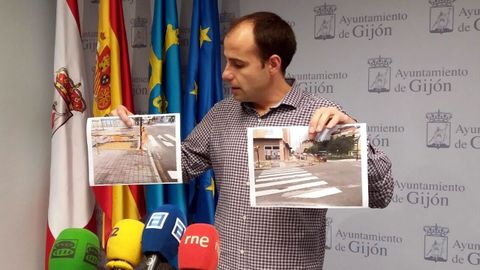 C�sar Gonz�lez muestra fotograf�as de dos de las zonas en obras en la ciudad